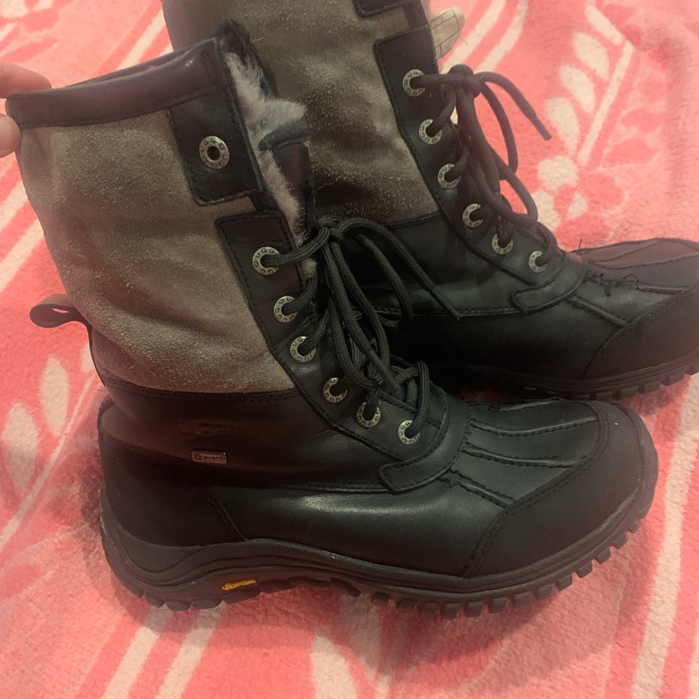 Women’s 8 Ugg Adirondack Boots